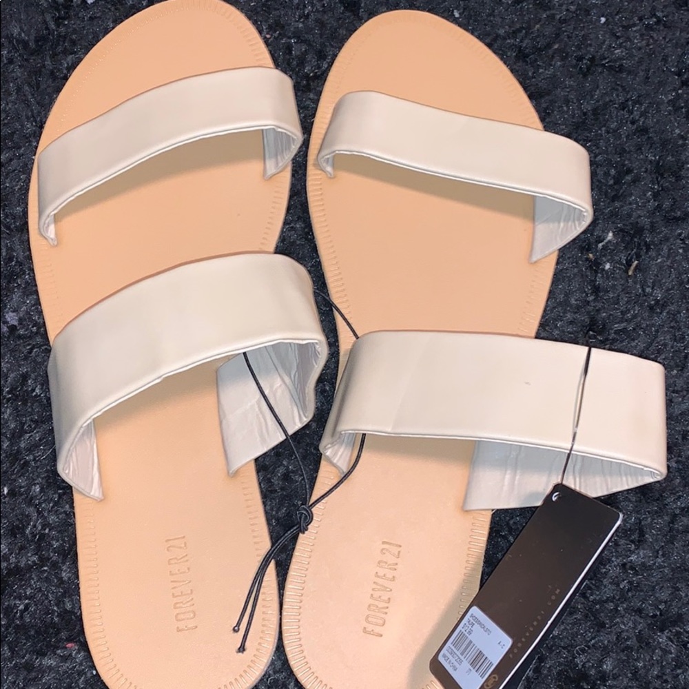 TaupeSandals- NWOT✨